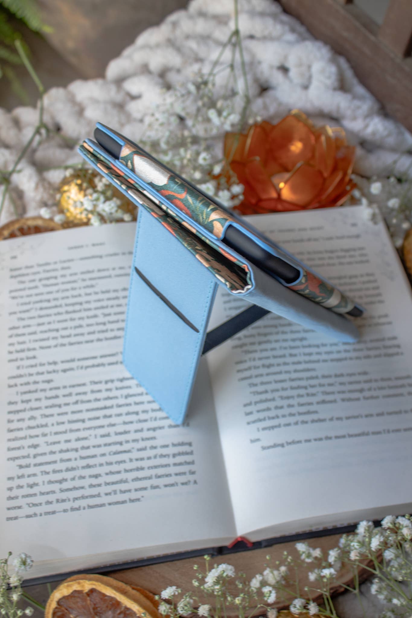 Kindle Case | Littlest Book Dragon: Paperwhite 11/12th Gen - Right Strap